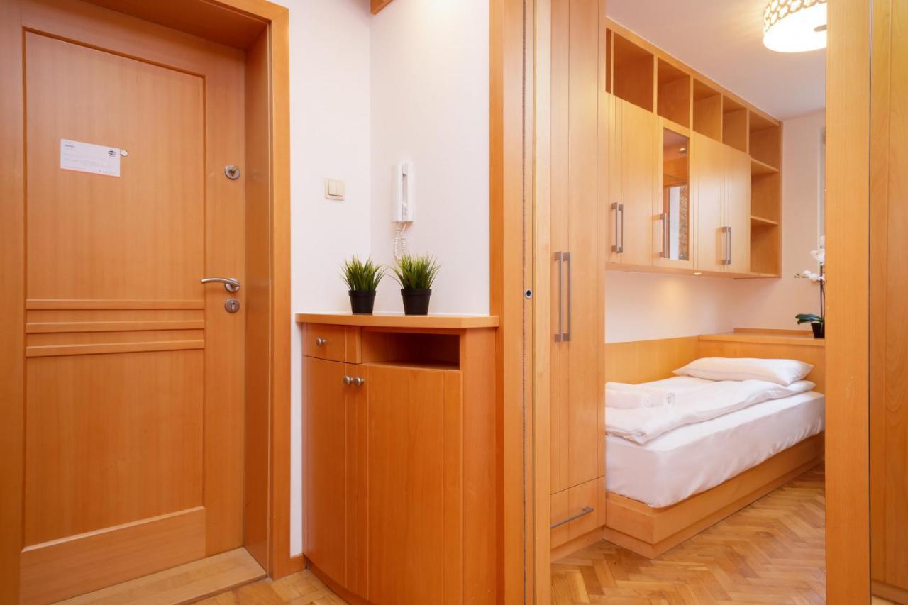 Two-Bedroom Family Apartment Esperanto Next To Klif By Noclegi Renters Varsóvia Exterior foto